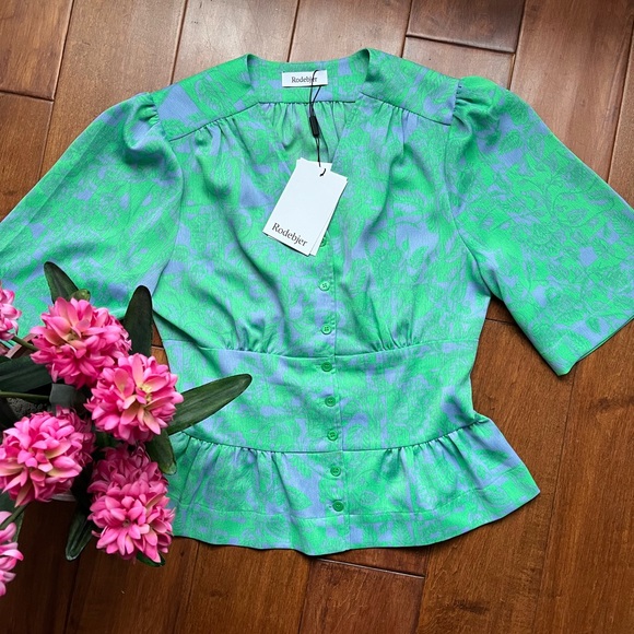 RODEBJER Short Sleeve Floral Print Top - Picture 6 of 11